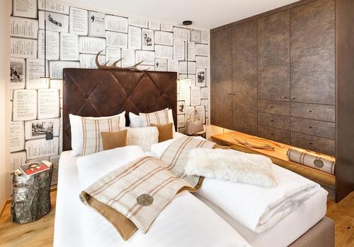 Schlafzimmer-doppelbett-katschberg-lodge